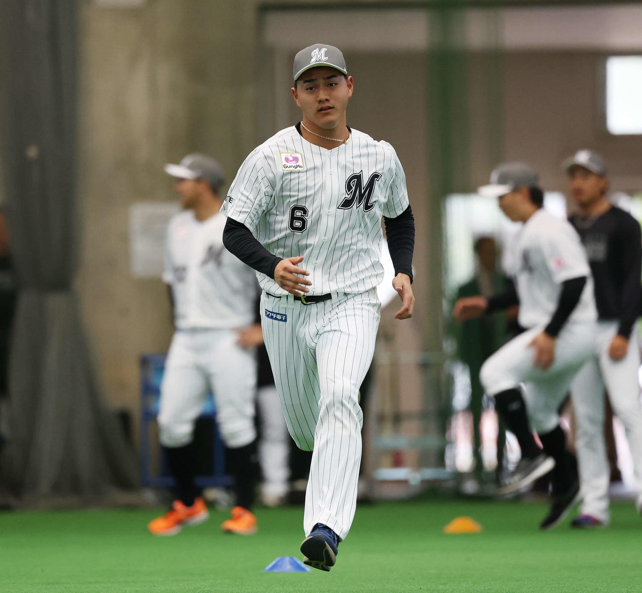走るロッテ西川（撮影・宮地輝）
