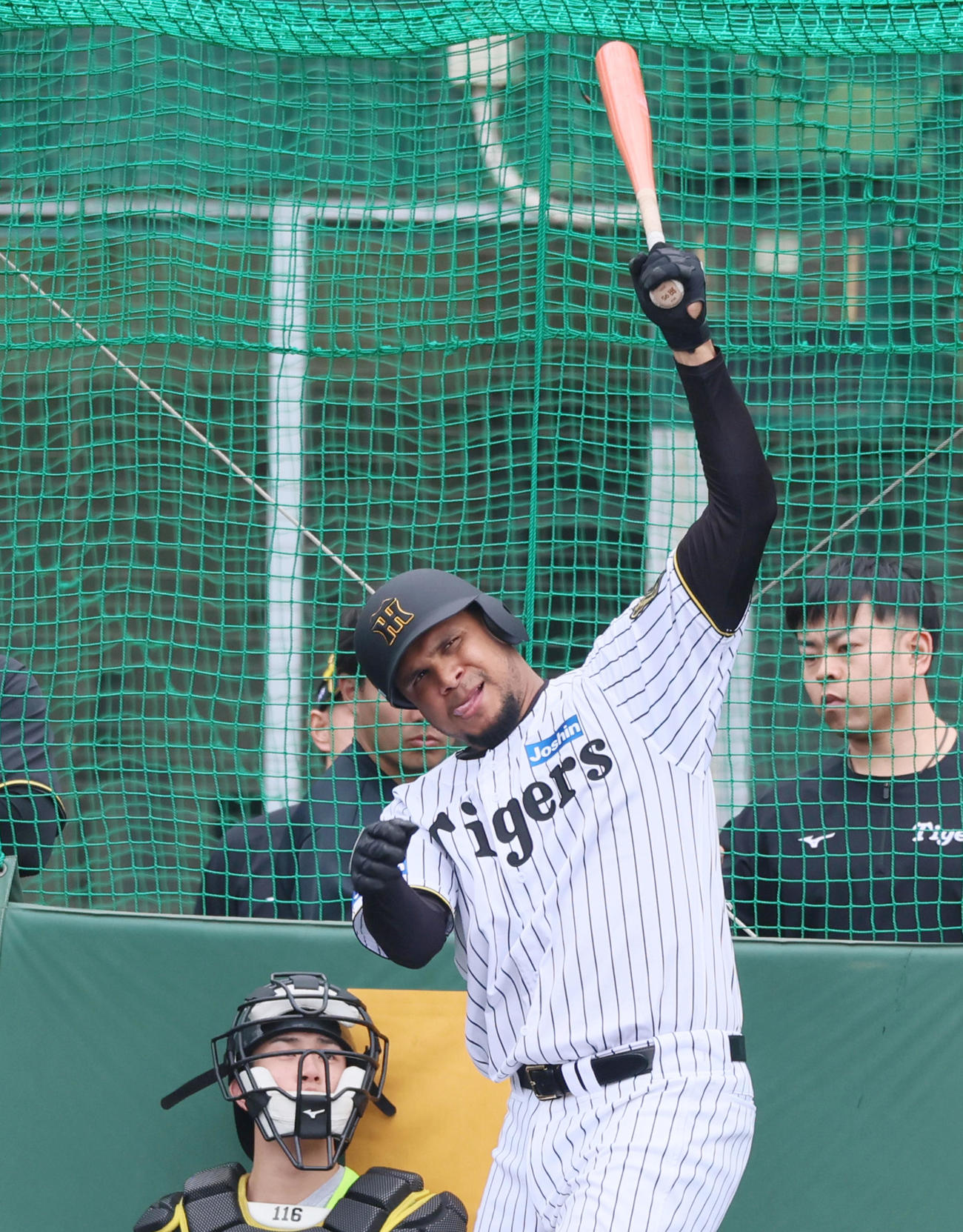 キャンプ初日、ランチ特打を行ったヘルナンデス（撮影・加藤哉）
