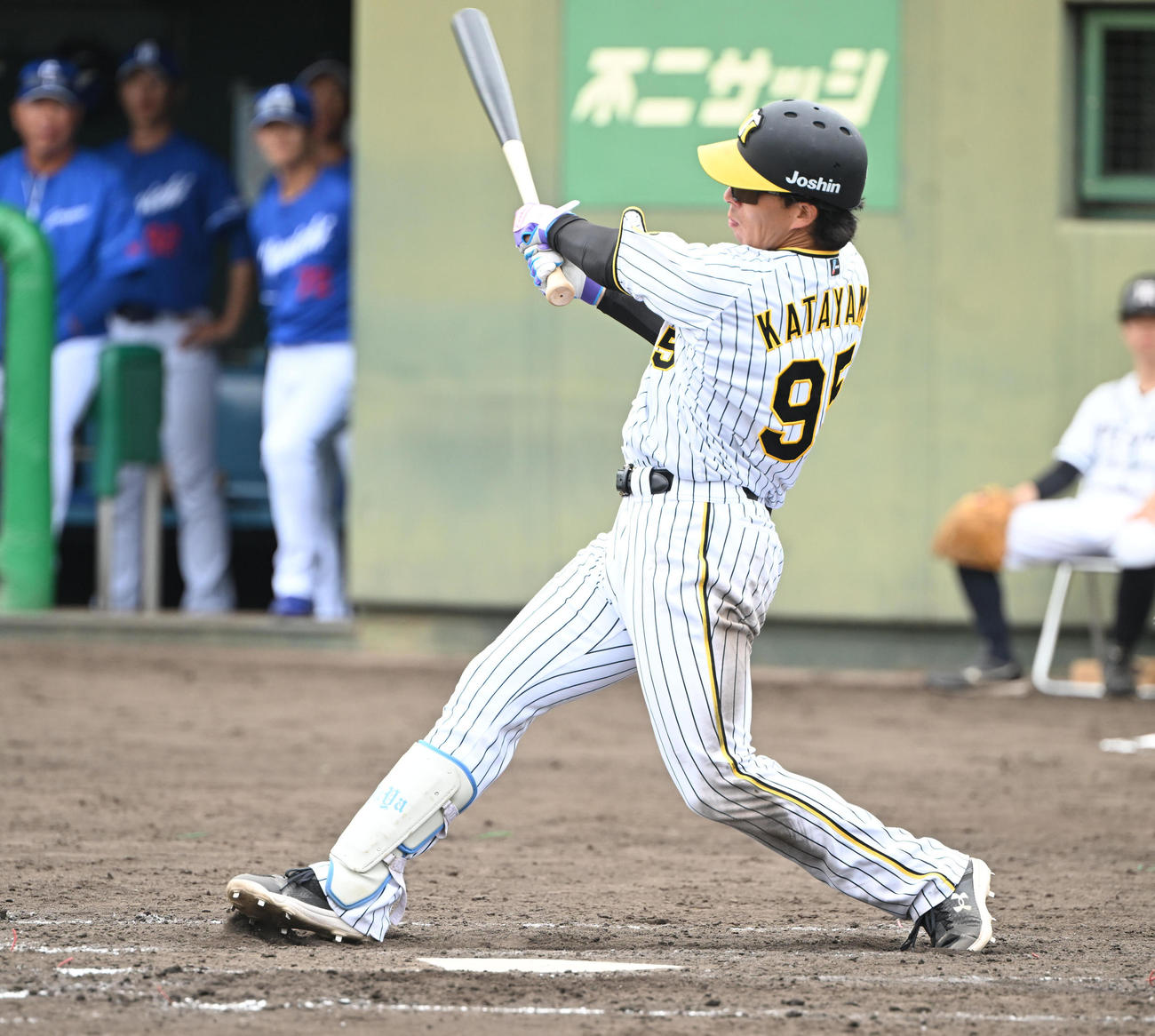 2024年5月、ウエスタン・リーグ阪神対中日　右前打を放つ阪神片山