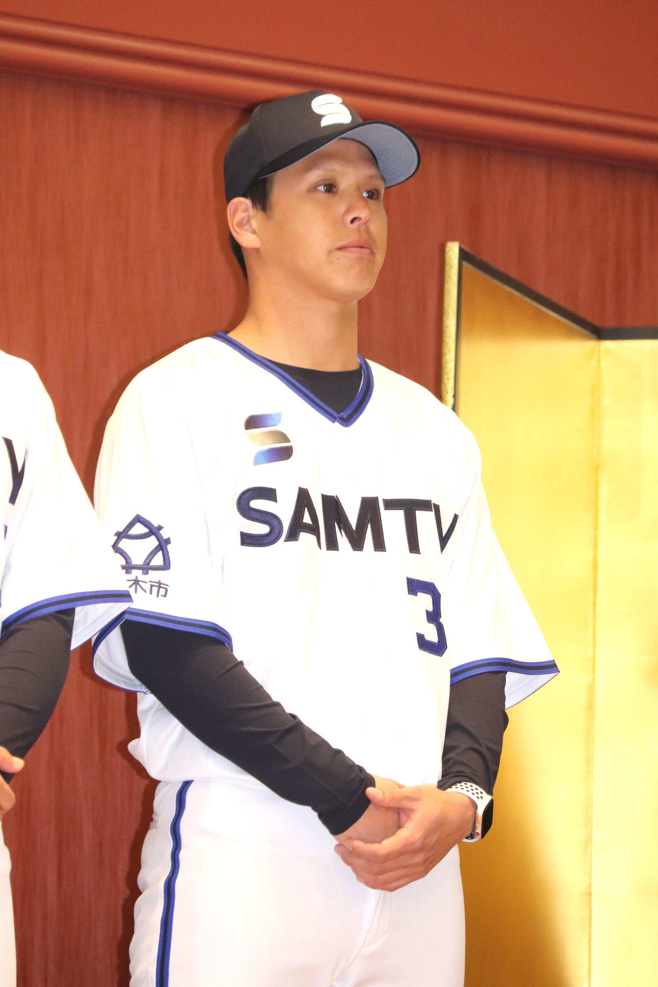今年始動する、社会人野球のサムティ記者発表会に出席した、元広島、ソフトバンクの曽根海成（撮影・中島麗）