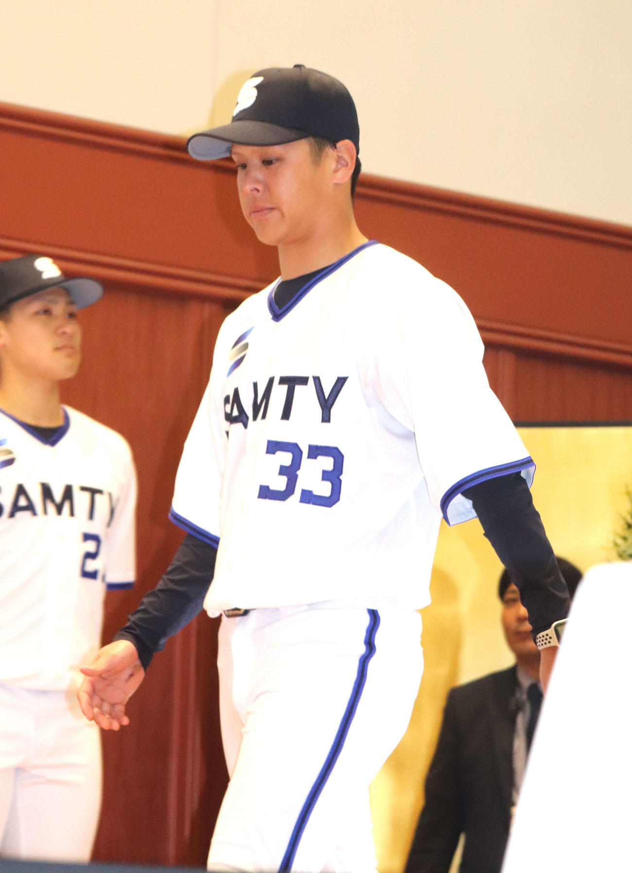 今年始動する、社会人野球のサムティ記者発表会に出席した、元広島、ソフトバンクの曽根海成（撮影・中島麗）