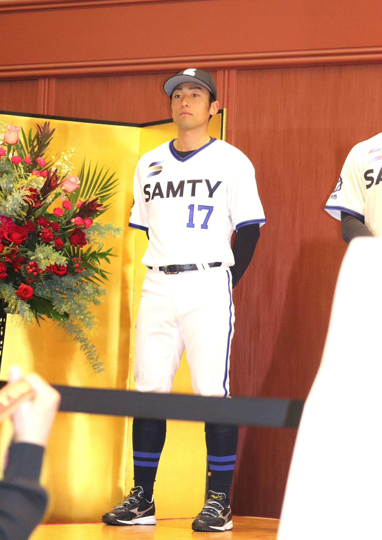 今年始動する、社会人野球のサムティ記者発表会に出席した、元DeNA、阪神、ヤクルトの尾仲（撮影・中島麗）