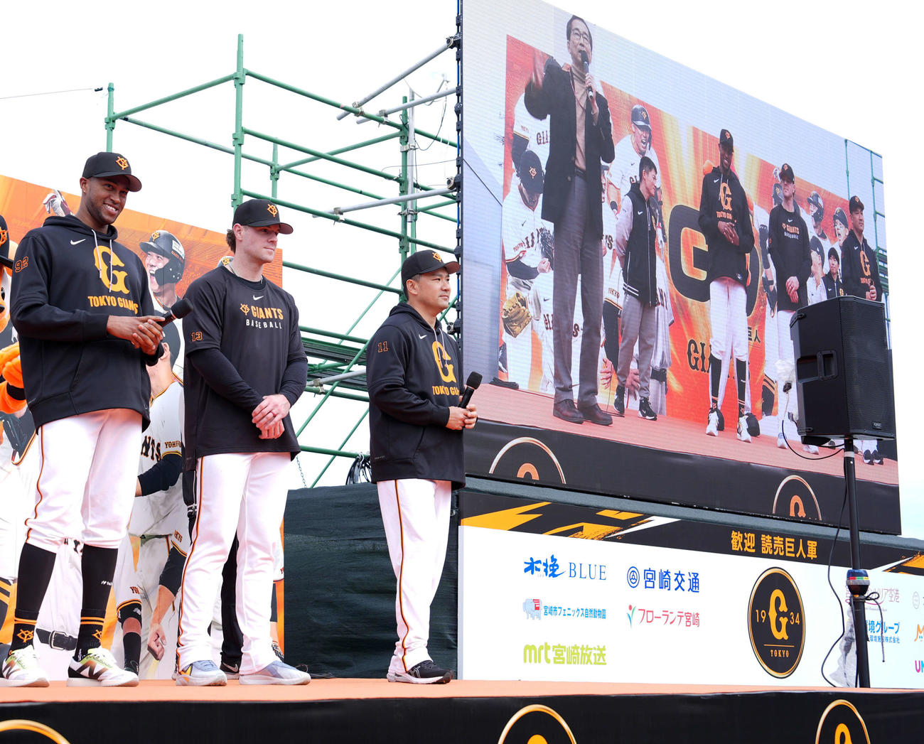 トークショーに登壇した巨人新戦力の（左から）マルティネス、キャベッジ、田中将（撮影・たえ見朱実）