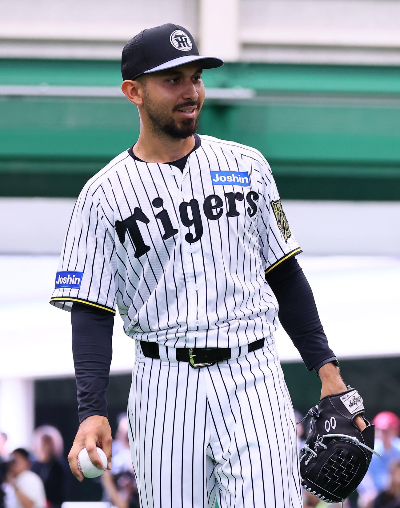 ブルペンでの投球練習を終えたゲラ（撮影・藤尾明華）