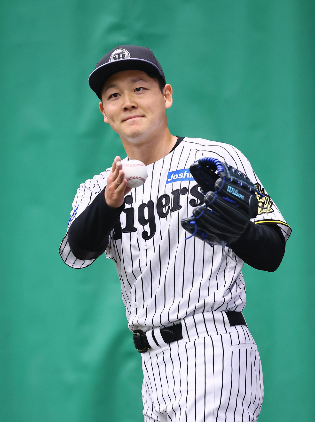 ブルペンで投球練習をする木下（撮影・藤尾明華）