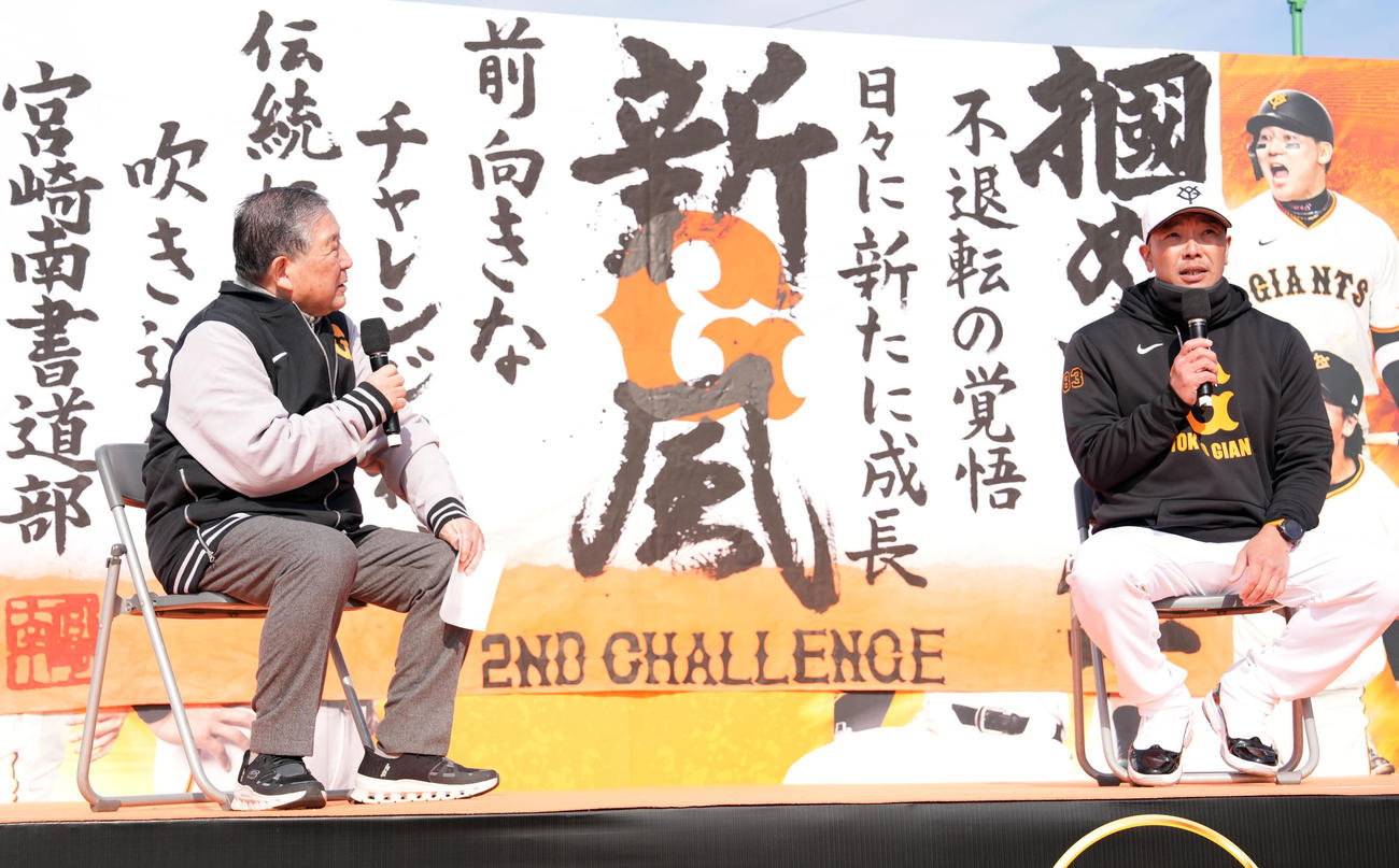 徳光アナとトークショーを行った巨人阿部監督（撮影・たえ見朱実）