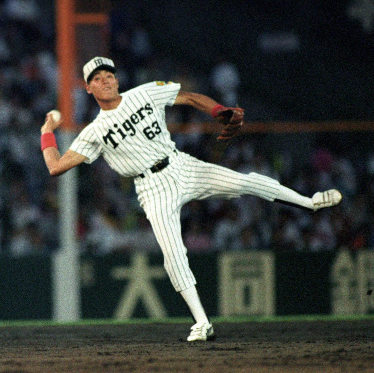 阪神対中日　阪神・新庄剛志の守備（1992年6月28日撮影）