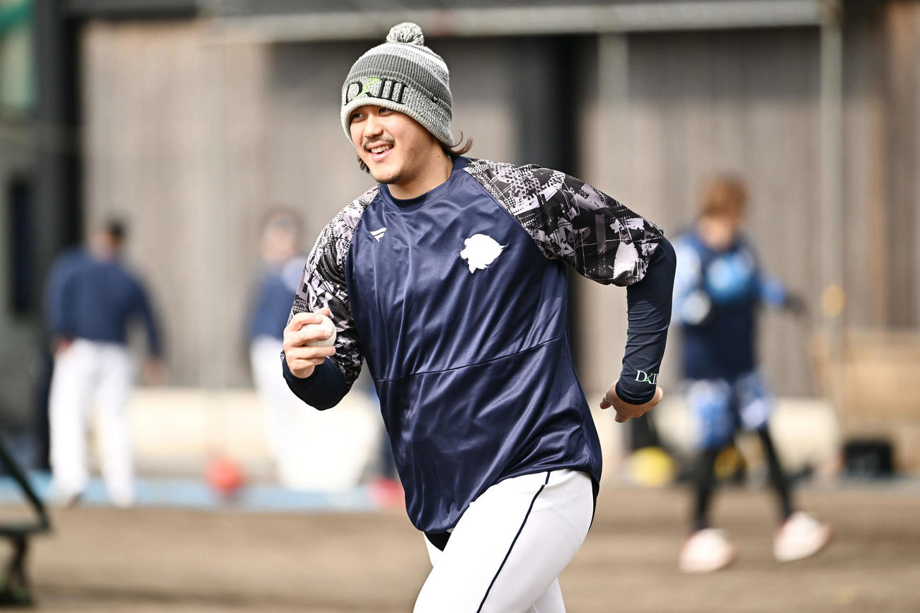 ランニングする西武高橋（撮影・滝沢徹郎）