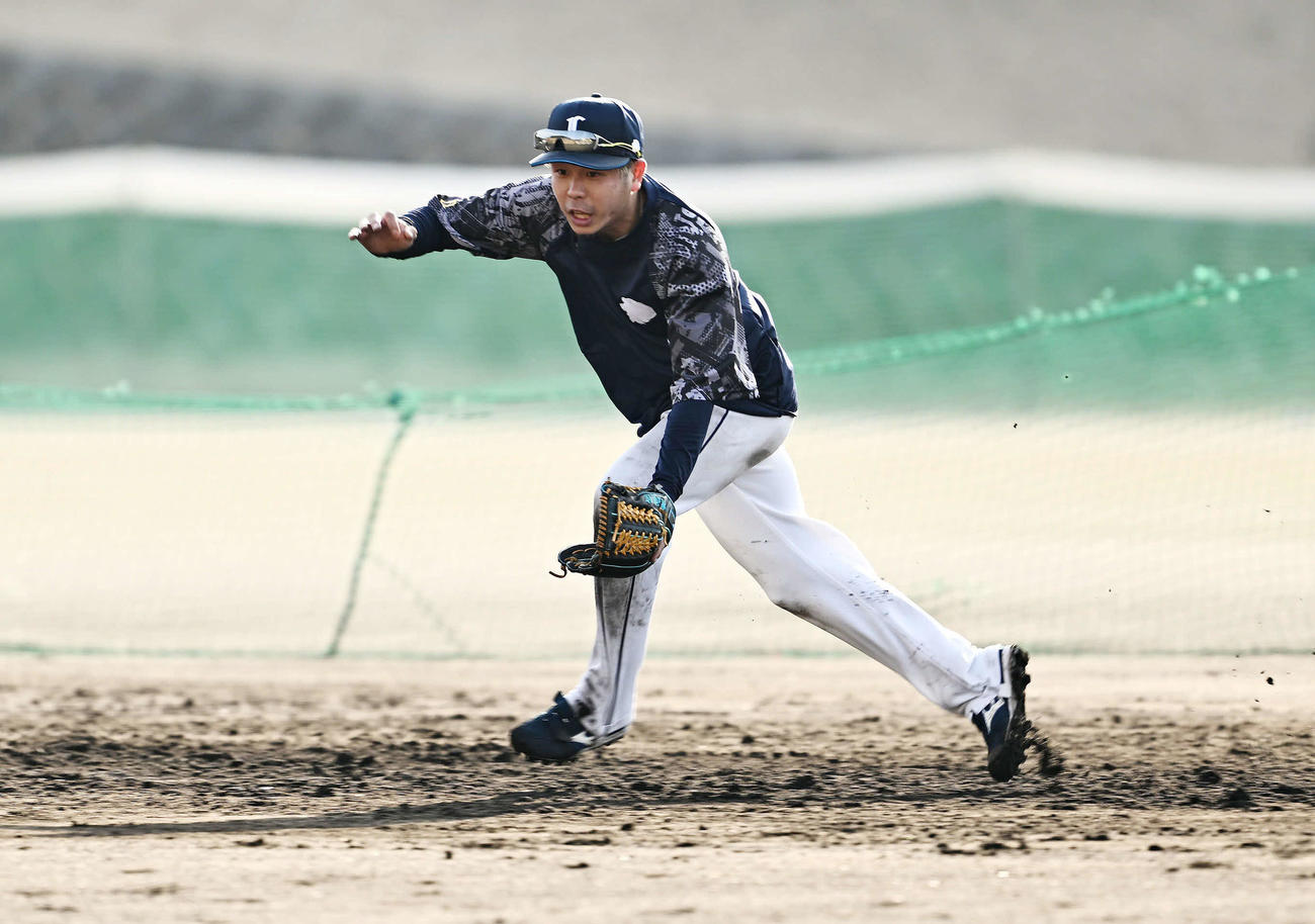 特守する西武児玉（撮影・滝沢徹郎）