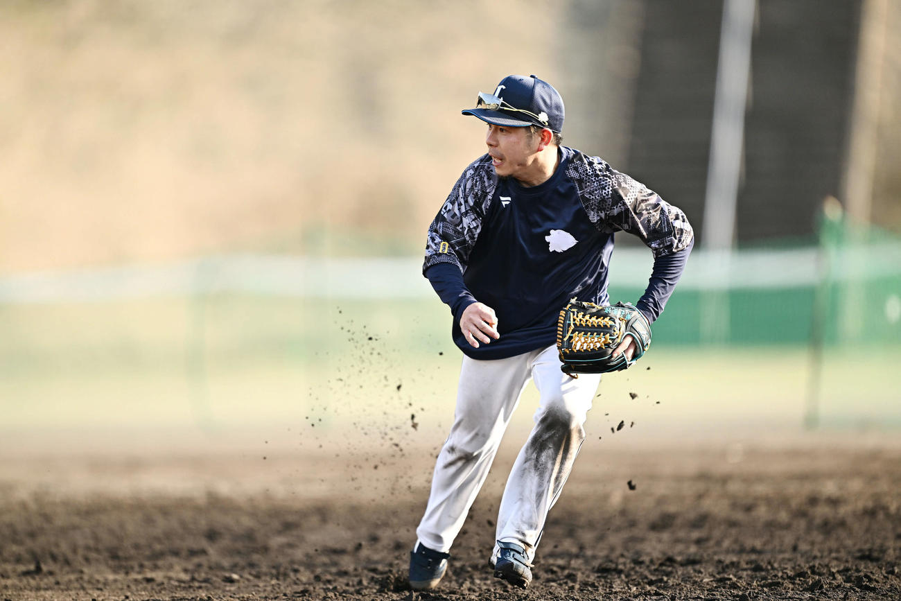 特守する西武児玉（撮影・滝沢徹郎）