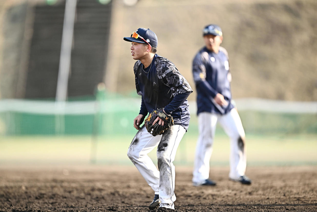 特守する西武滝沢（撮影・滝沢徹郎）