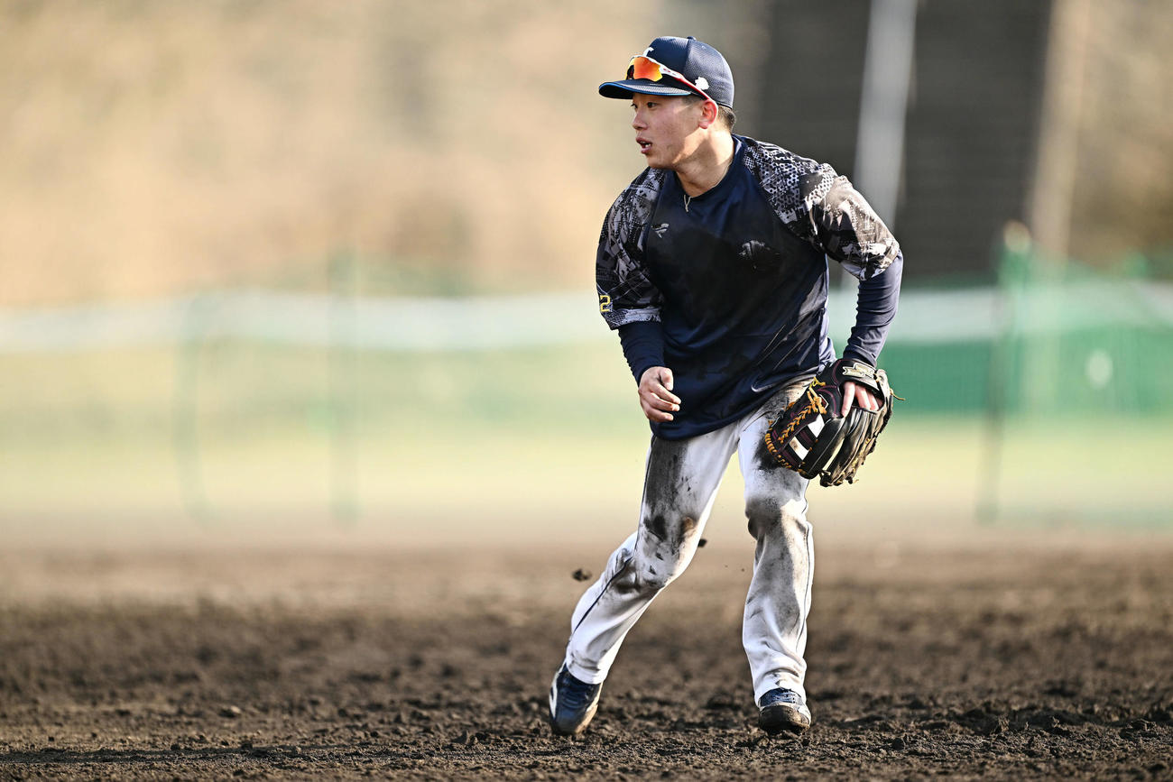 特守する西武滝沢（撮影・滝沢徹郎）