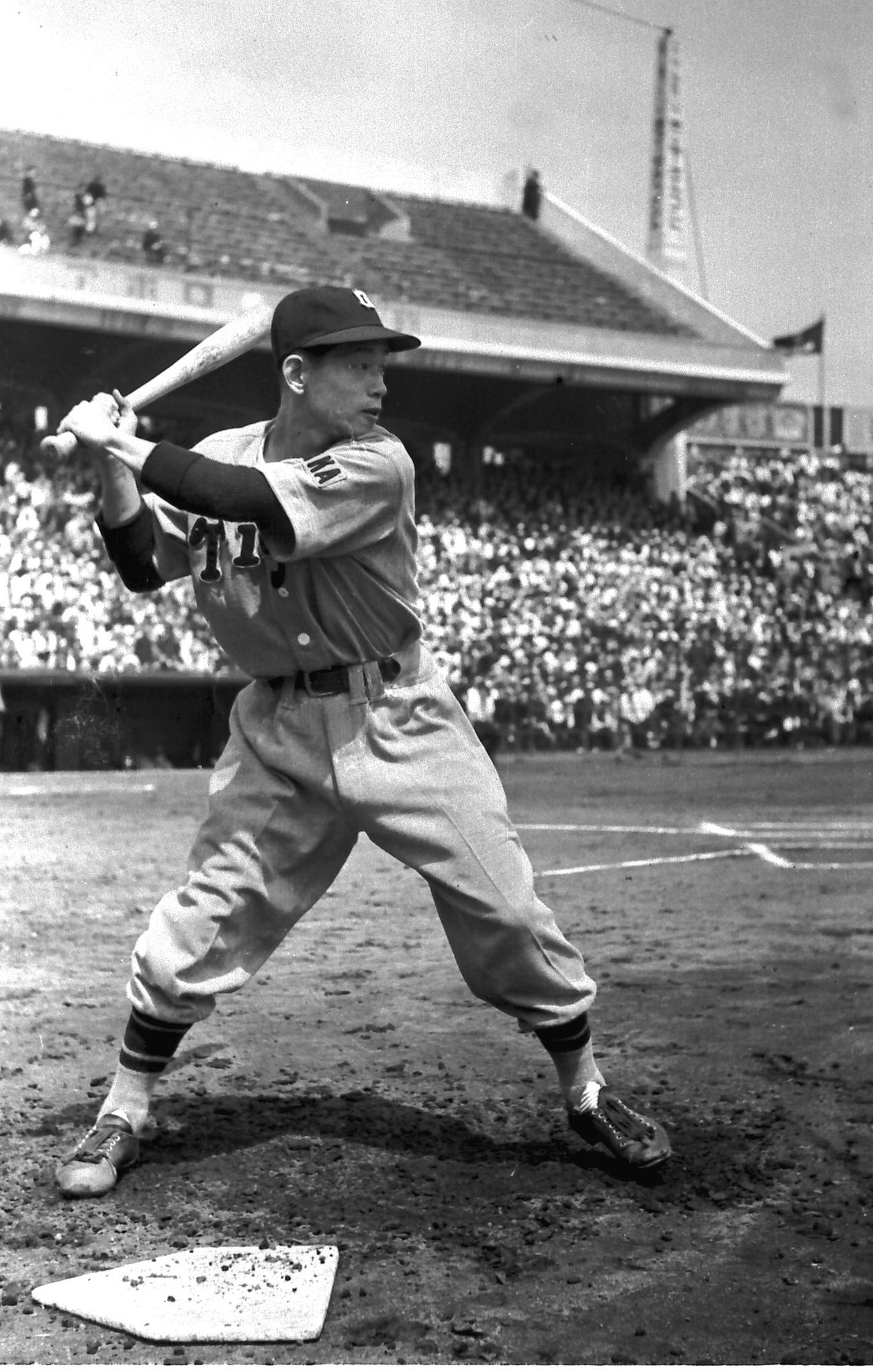 1953年、大阪タイガース時代の吉田義男さんの打撃フォーム
