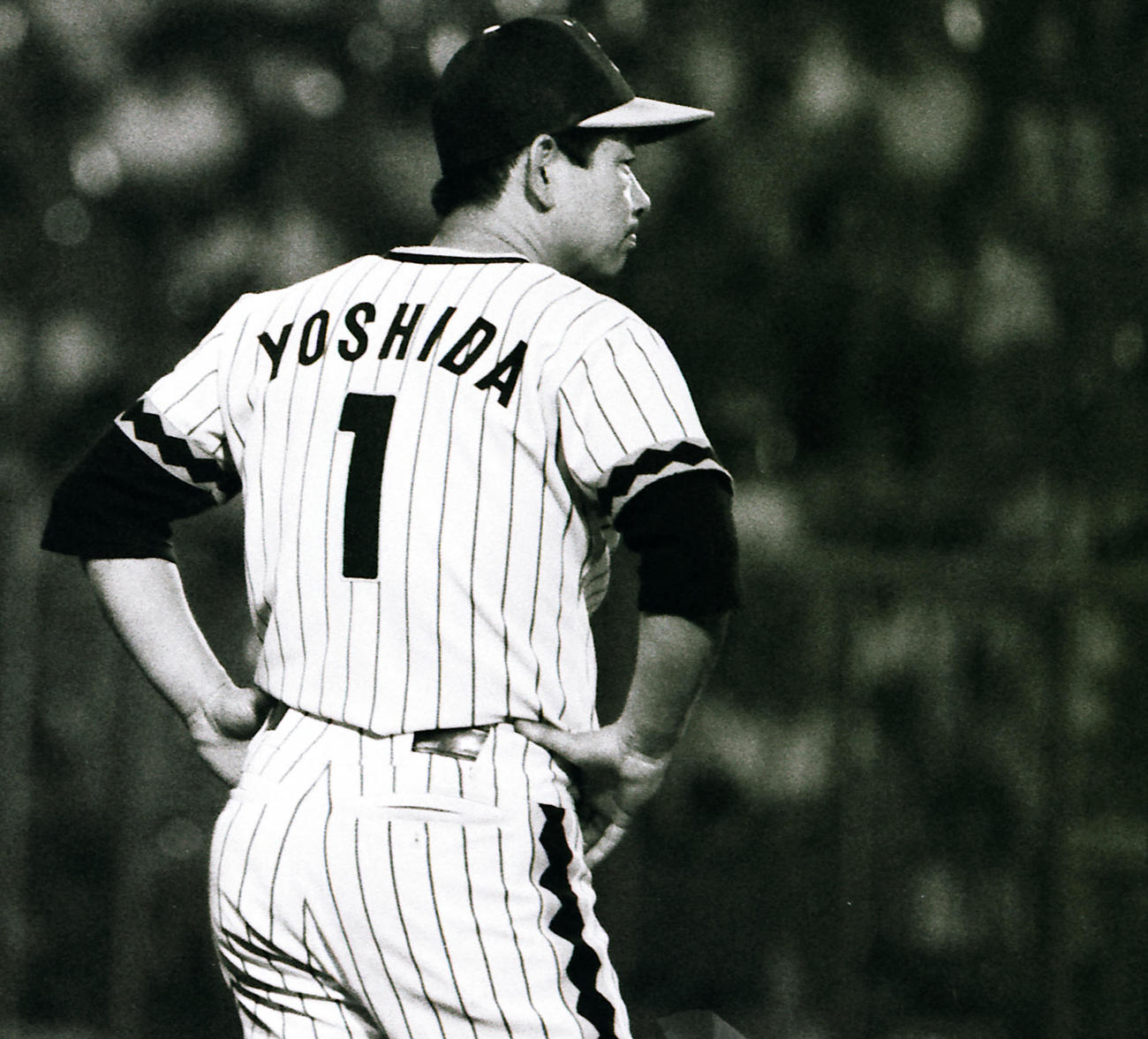 1976年、背番号1をつける吉田義男監督