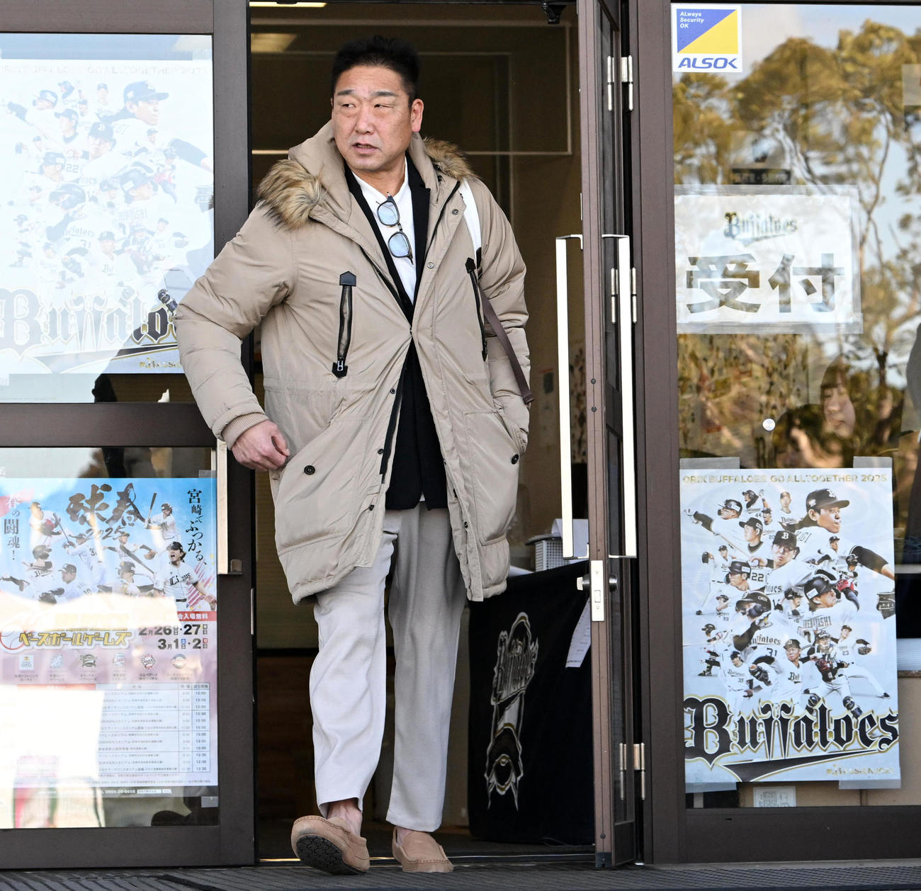 キャンプを視察し引き揚げるオリックス中嶋SA（撮影・前岡正明）