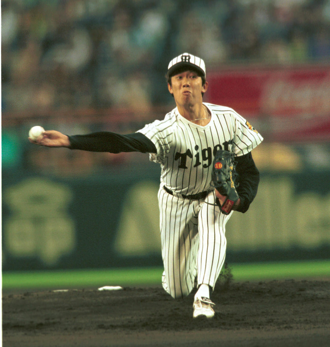 1998年4月、巨人戦で先発する阪神川尻哲郎