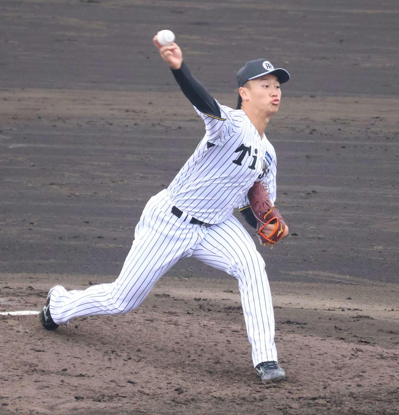 具志川キャンプでシート打撃に登板する阪神森木（撮影・塚本光）