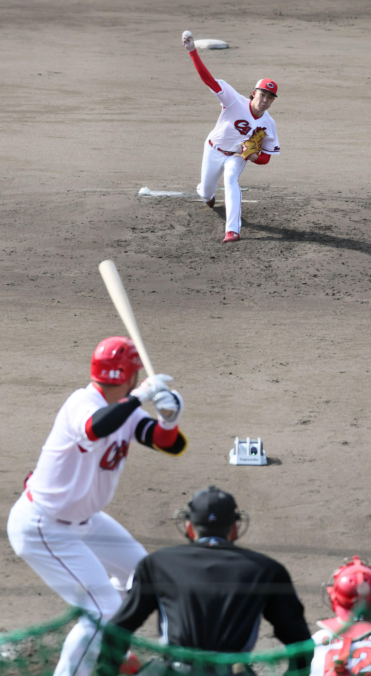 シート打撃に登板し、末包を三振に打ち取った広島常広（撮影・加藤孝規）