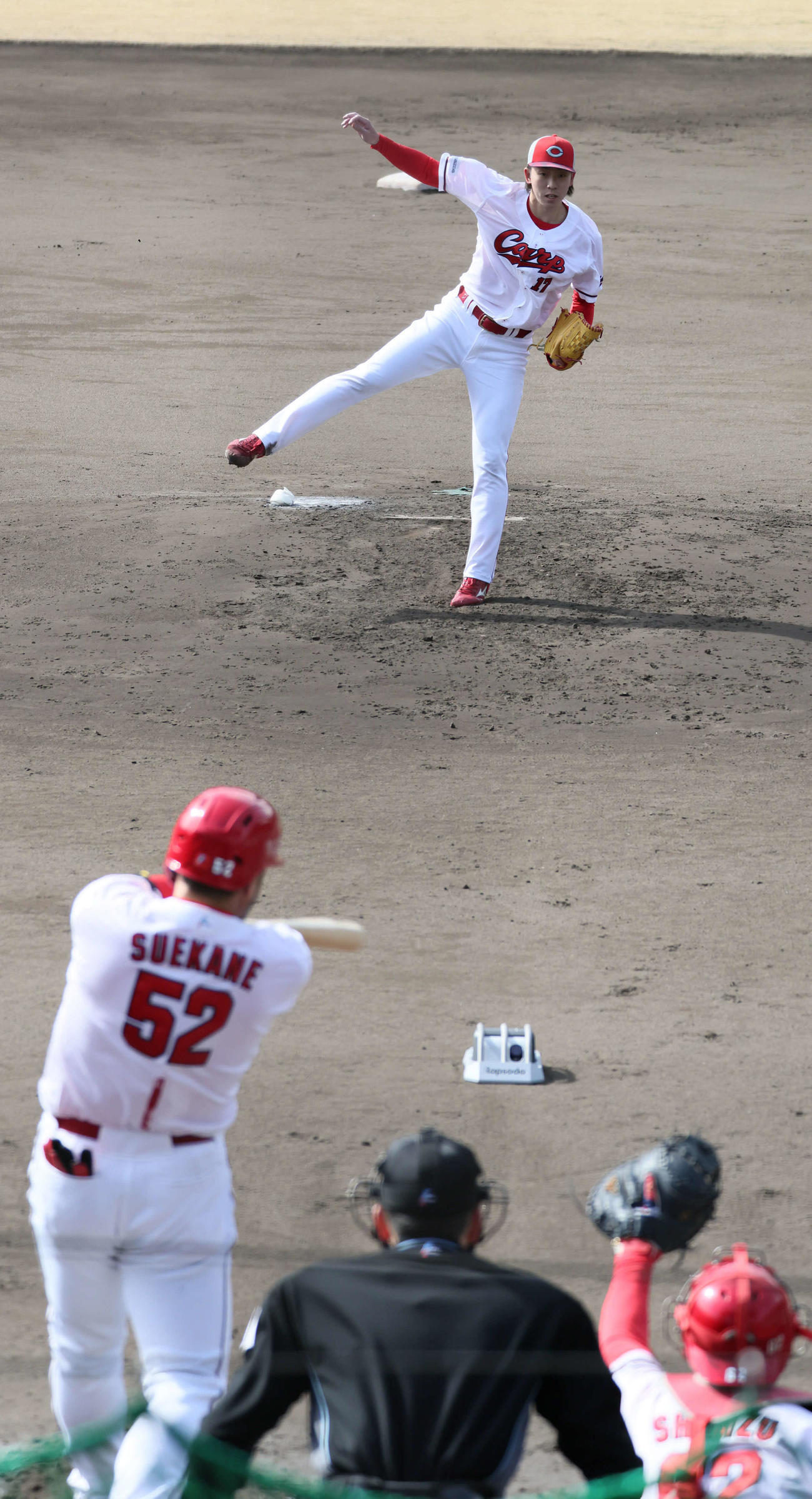 シート打撃に登板し、末包を三振に打ち取った広島常広（撮影・加藤孝規）