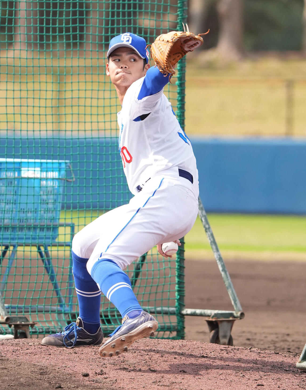 打撃投手に登板し力投する根尾（撮影・森本幸一）
