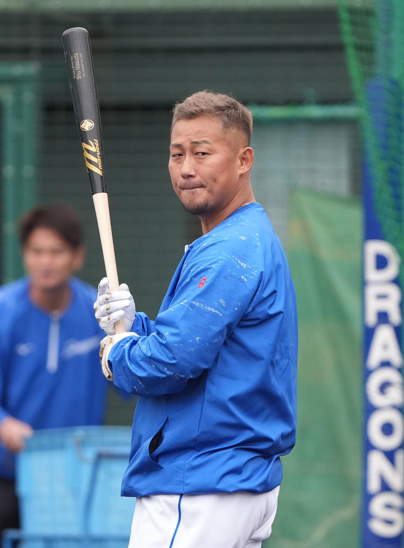 打撃練習をする中田（撮影・森本幸一）