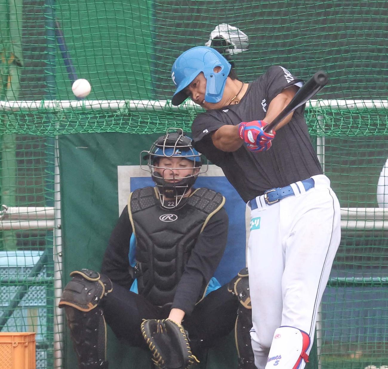 1日、フリー打撃する日本ハム野村