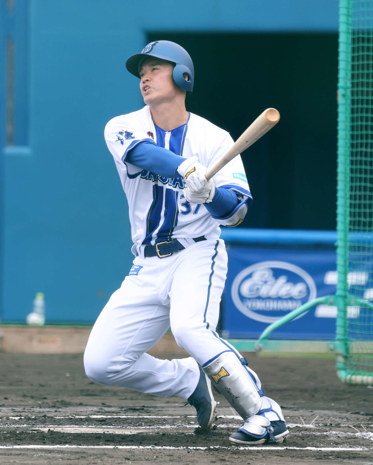 ライブBPで安打を放つDeNA加藤（撮影・鈴木正人）