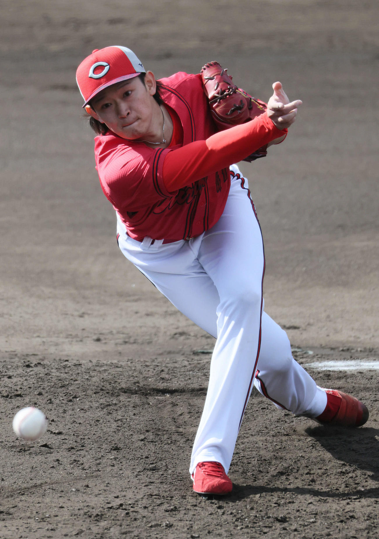 シート打撃に登板した広島鈴木（撮影・加藤孝規）