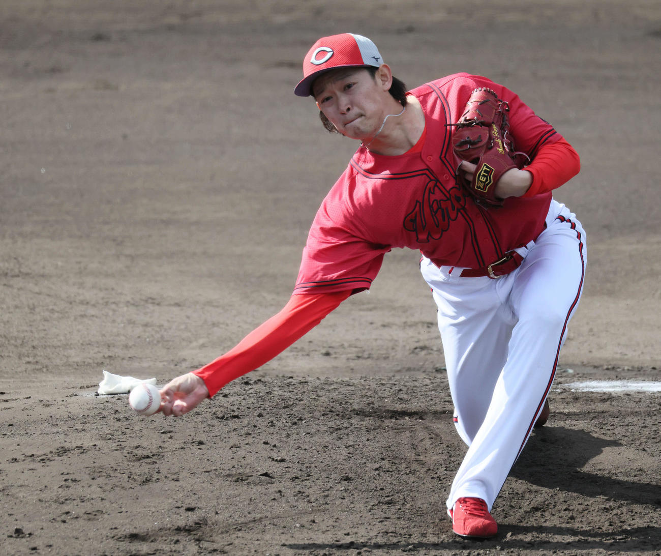 シート打撃に登板した広島鈴木（撮影・加藤孝規）