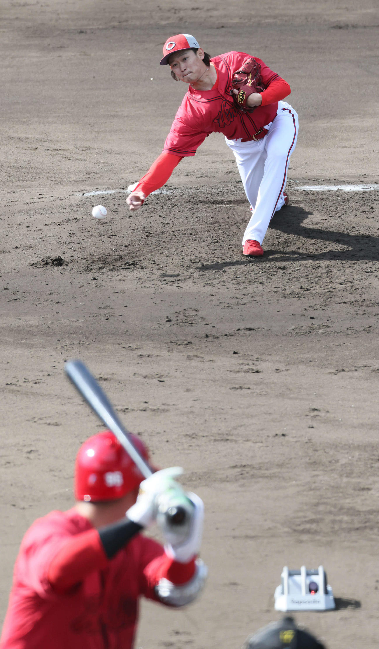 シート打撃に登板した広島鈴木（撮影・加藤孝規）