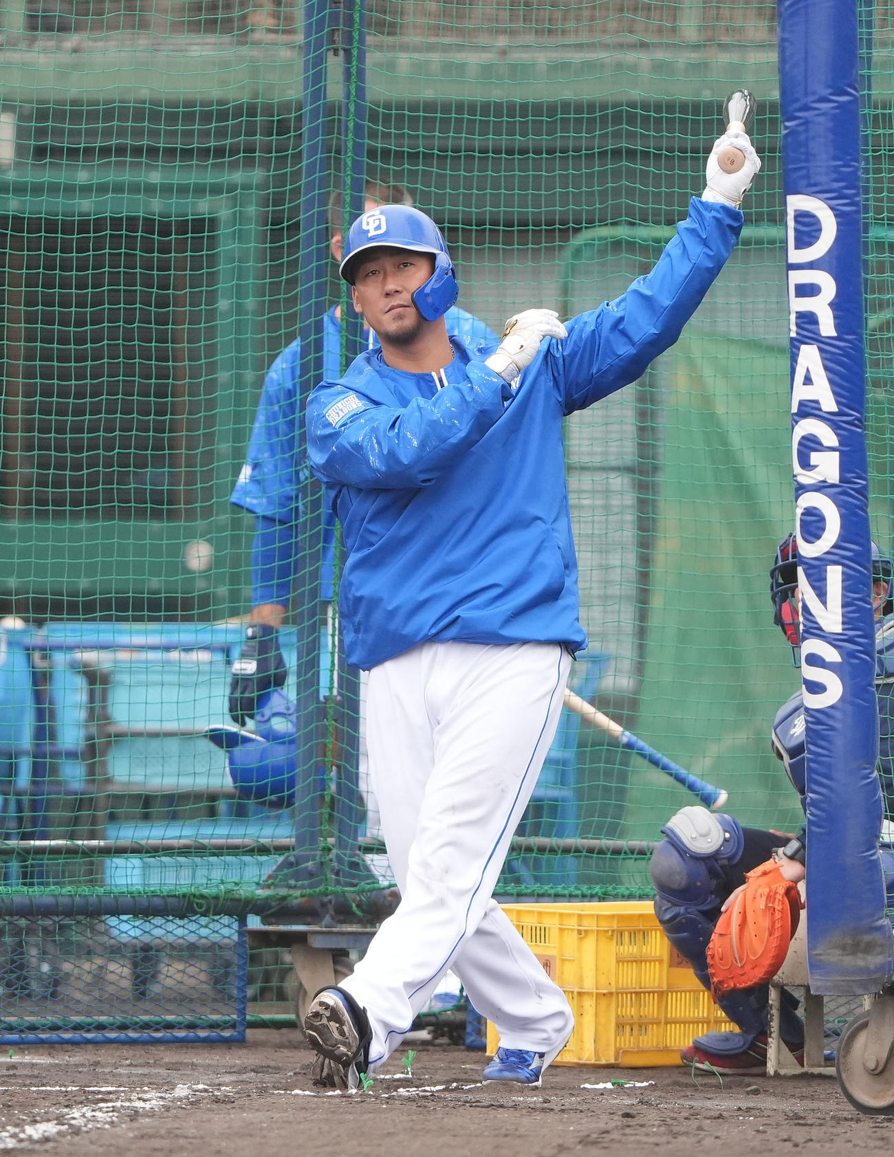 打撃練習をする中田（撮影・森本幸一）