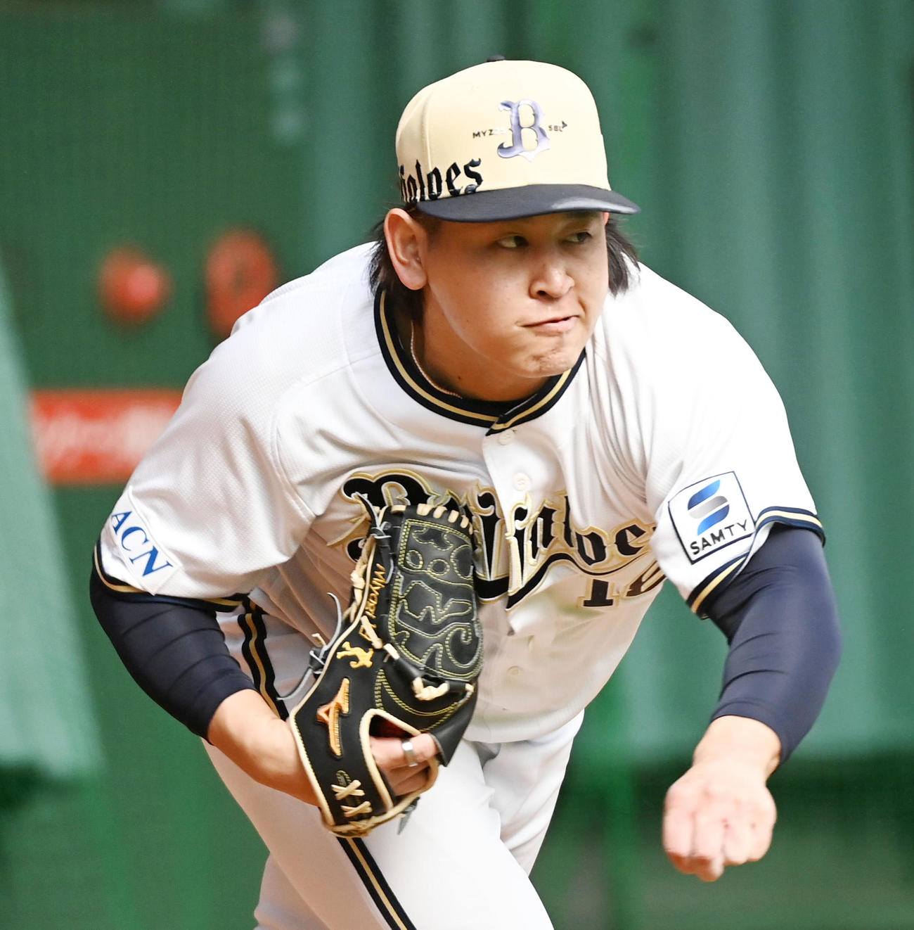 ブルペンで力投するオリックス宮城（撮影・前岡正明）