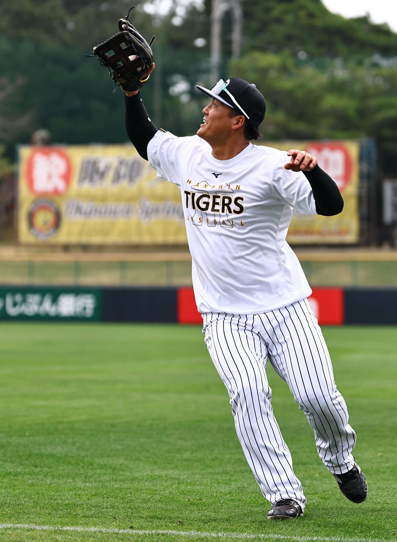 外野守備練習をする前川（撮影・上田博志）