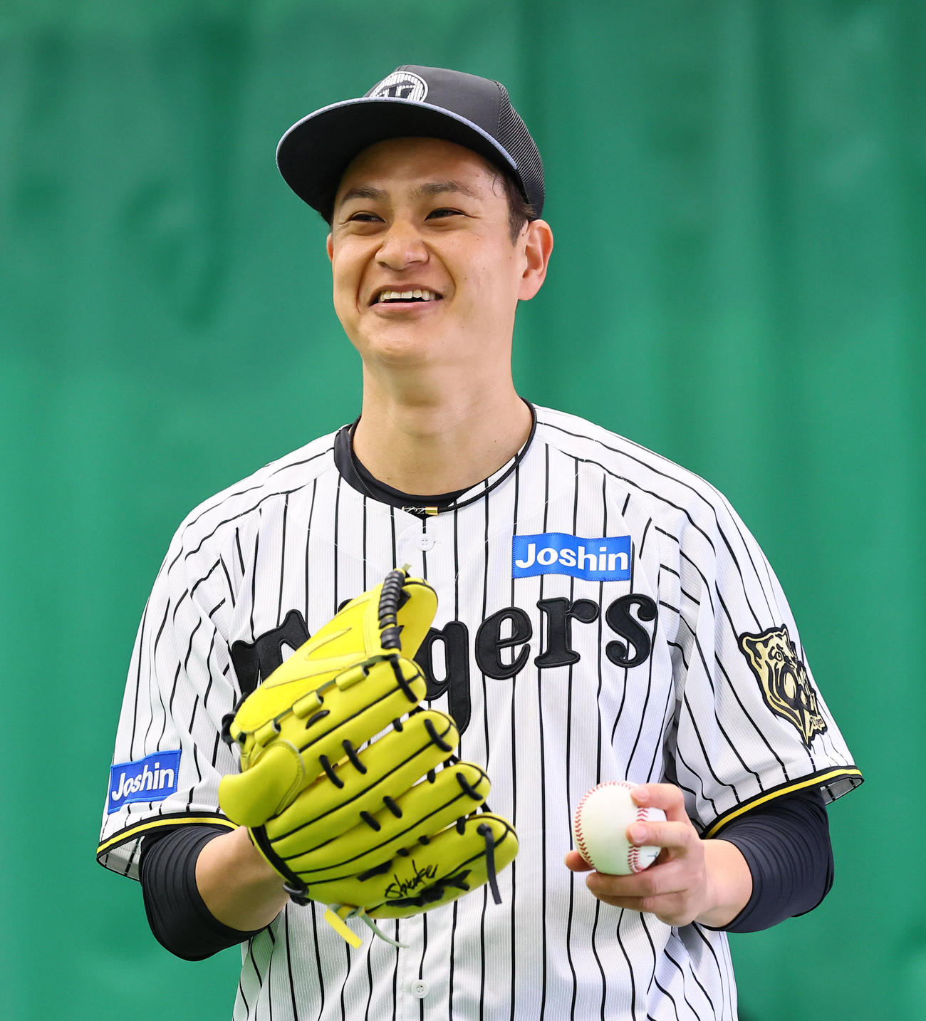 ブルペンで投球練習をする大竹（撮影・藤尾明華）