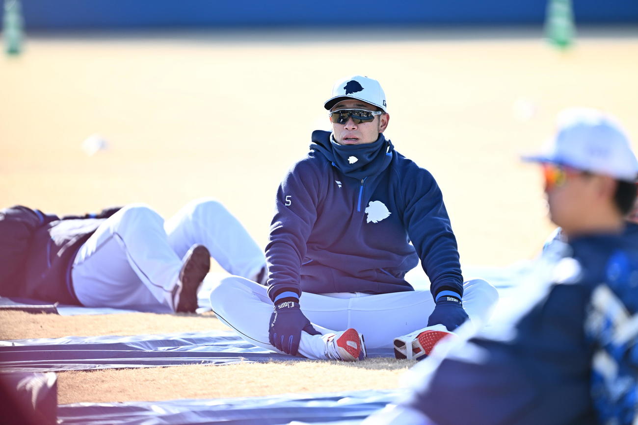 別メニューになった西武外崎（撮影・滝沢徹郎）