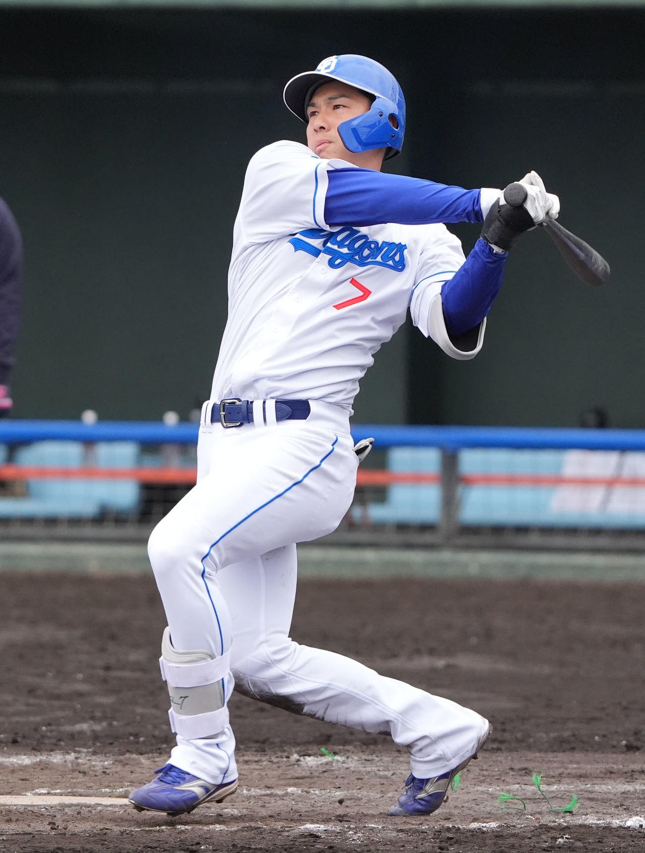 シート打撃練習で本塁打を放つ福永（撮影・森本幸一）