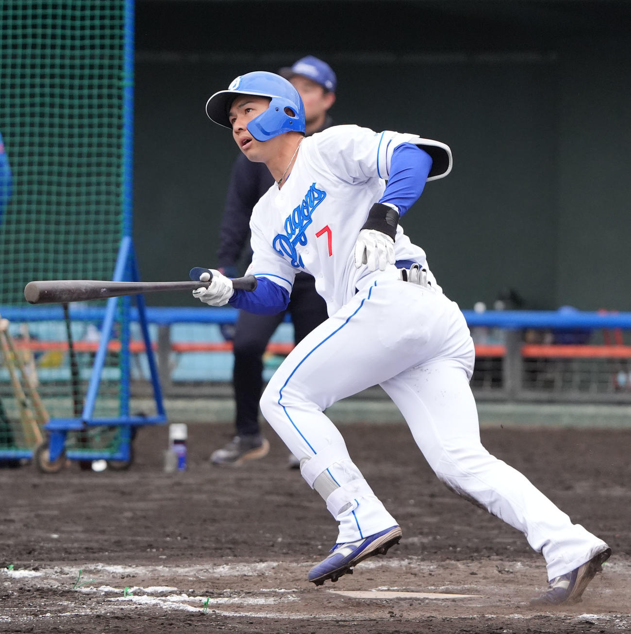 シート打撃練習で本塁打を放つ福永（撮影・森本幸一）