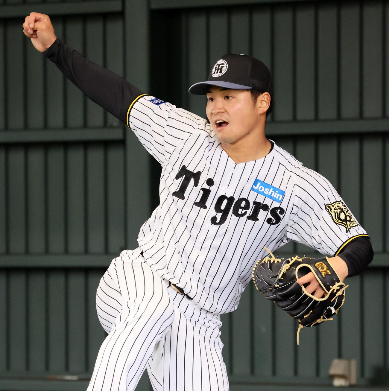 投球練習する松原（撮影・加藤哉）