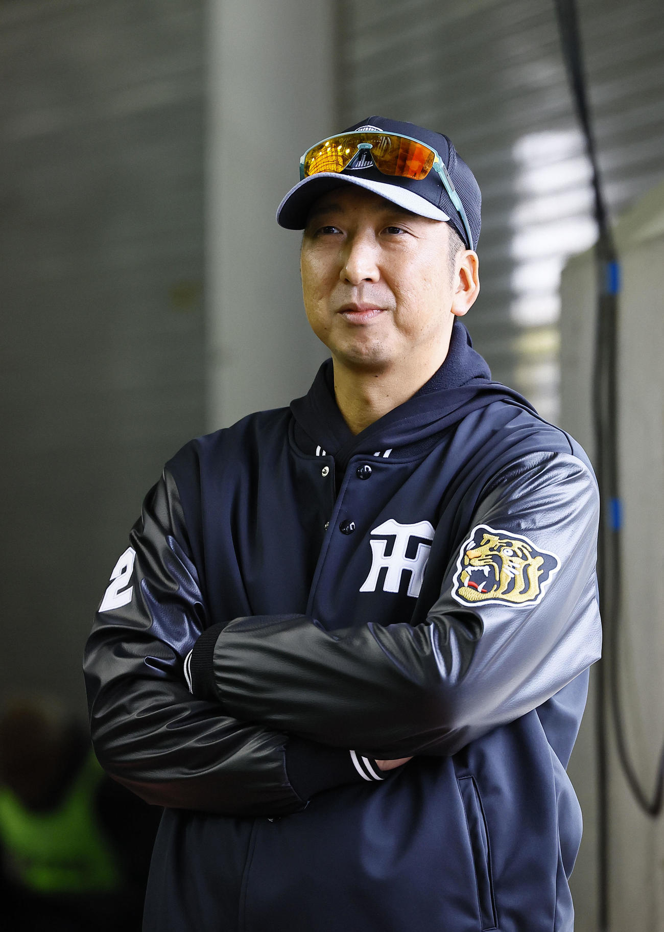練習を見つめる藤川監督（撮影・藤尾明華）
