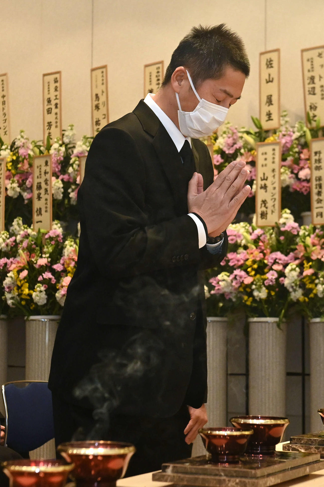 吉田義男さんの通夜を弔問した今岡真訪氏（撮影・滝沢美穂子）