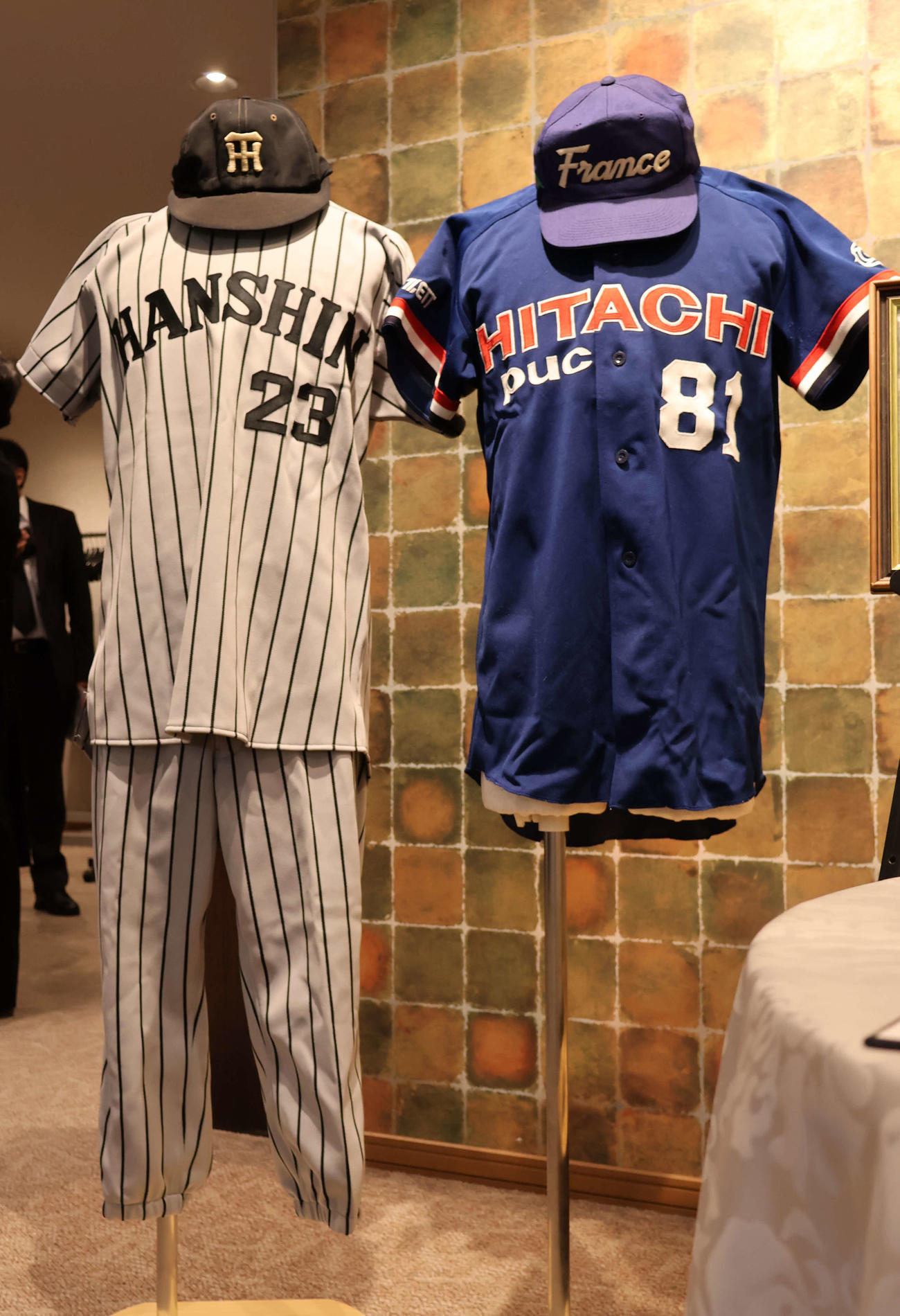 吉田義男さんの生前のユニホームも展示された（撮影・村上久美子）