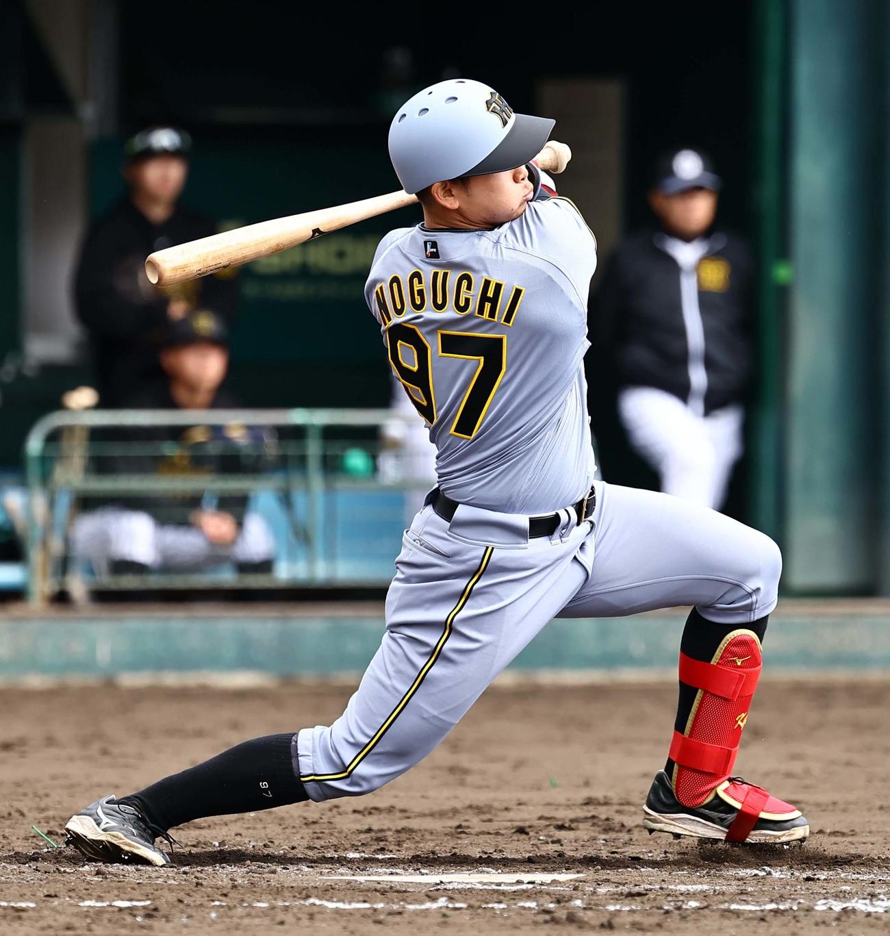 紅白戦　3回表紅組2死満塁、野口は中前に2点適時打を放つ（撮影・上田博志）