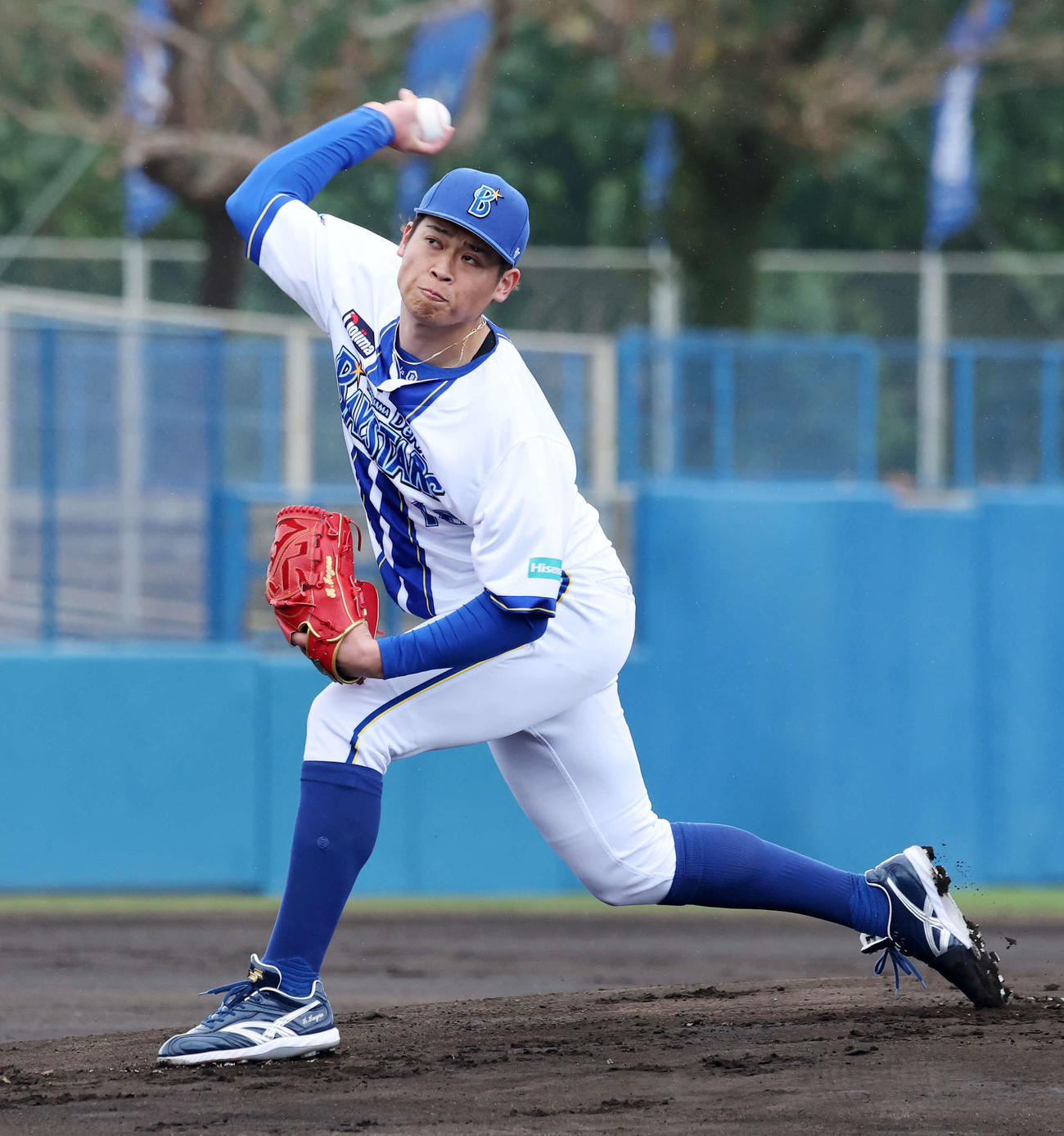 紅白戦　力投するDeNA白組先発の小園（撮影・鈴木正人）