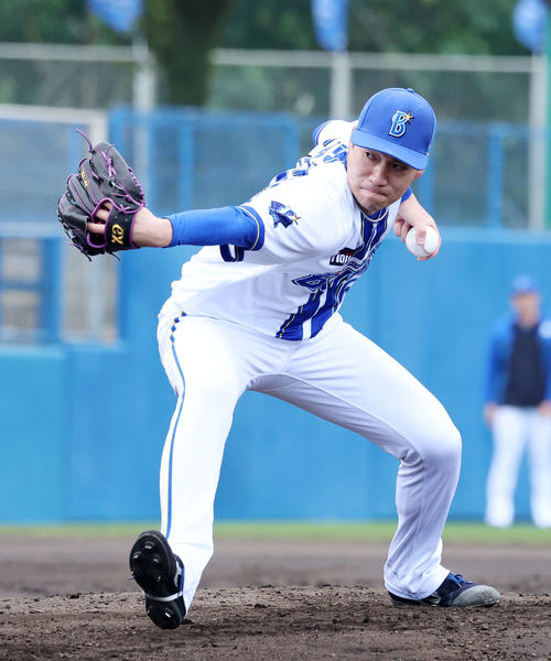 紅白戦　力投するDeNA白組3番手の岩田（撮影・鈴木正人）