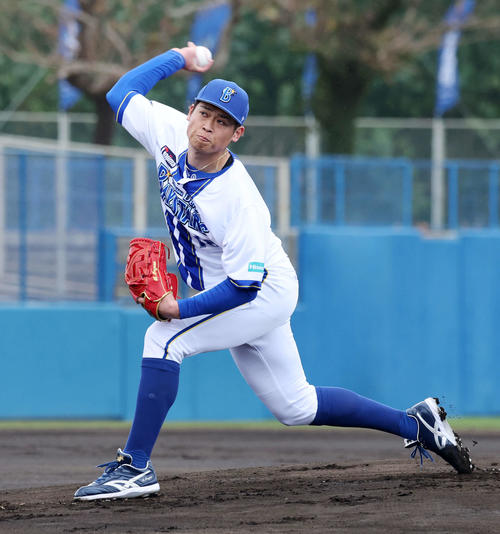 紅白戦　力投するDeNA白組先発の小園（撮影・鈴木正人）
