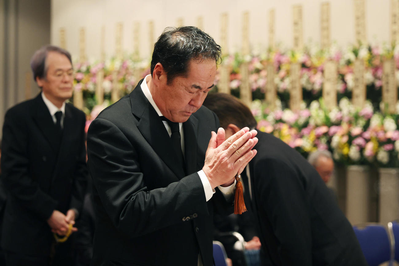 吉田義男さんの葬儀に参列した中西清起氏（撮影・前田充）