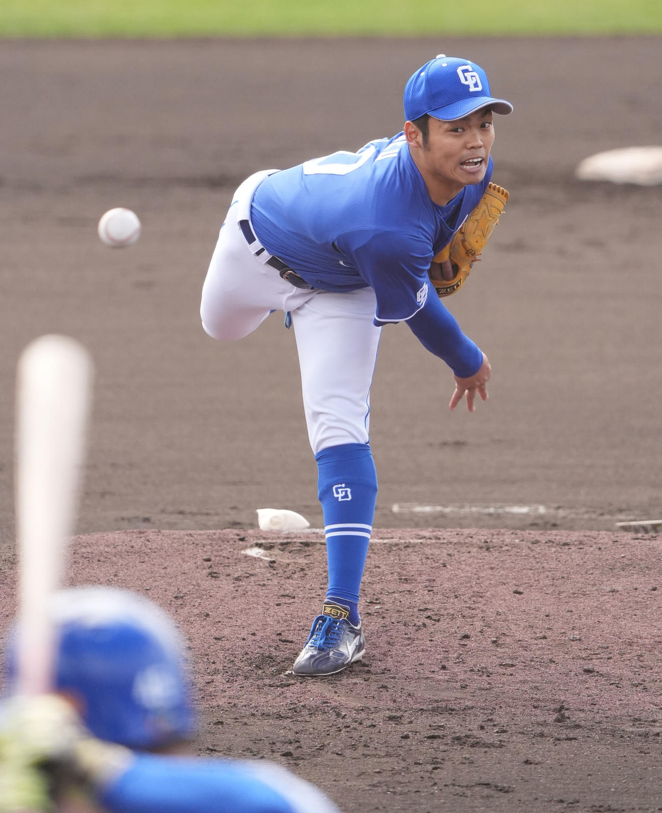 紅白戦1回裏、登板する紅組先発の根尾（撮影・森本幸一）