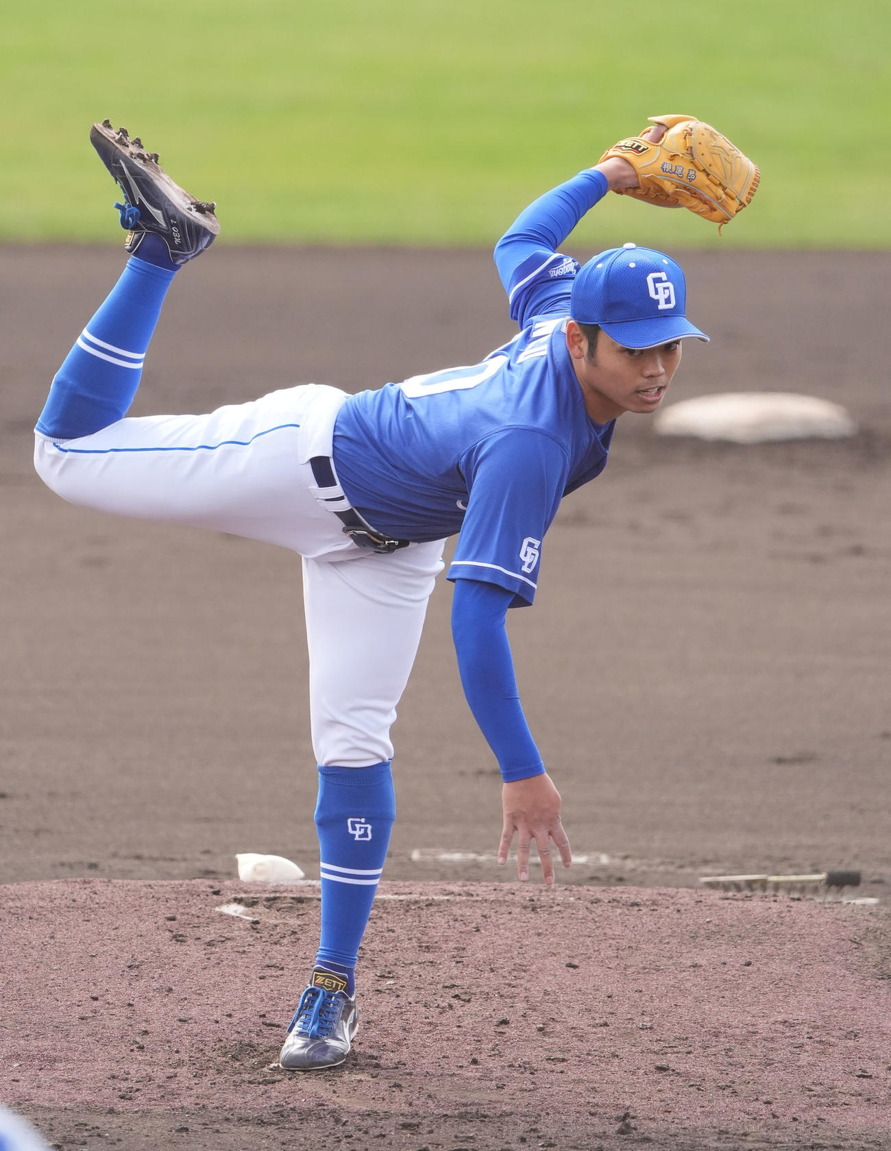 紅白戦1回裏、登板する紅組先発の根尾（撮影・森本幸一）