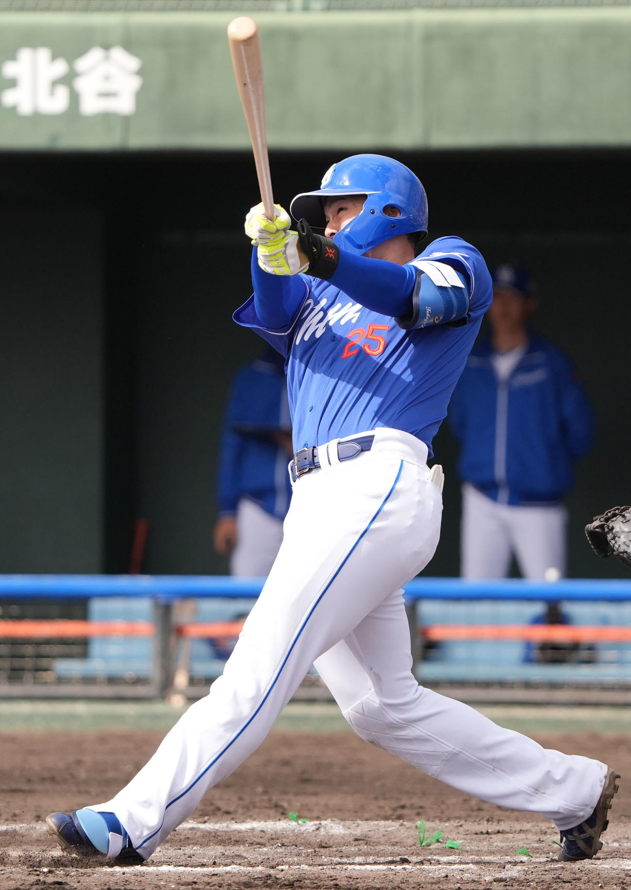 紅白戦3回表無死一塁、左越え2点本塁打を放つ石川昂（撮影・森本幸一）