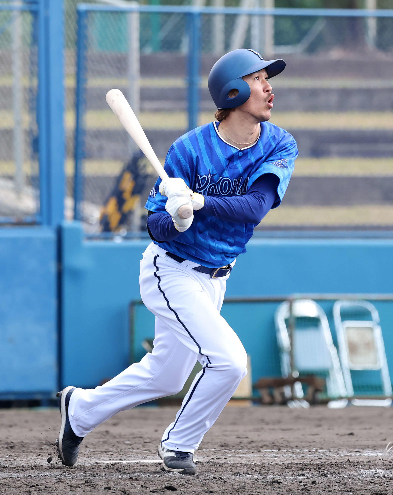 紅白戦　6回表DeNA紅組無死二塁、三森は右越え適時二塁打を放つ（撮影・鈴木正人）